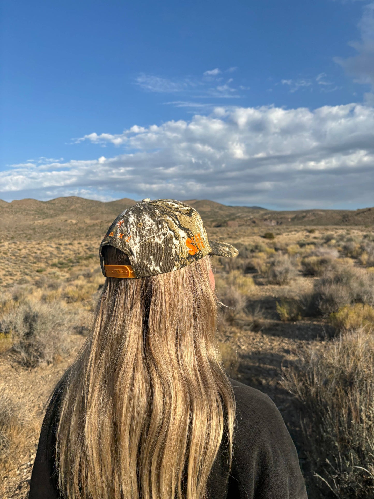 CAMO BOW TRUCKER HAT ( 2 COLORS )