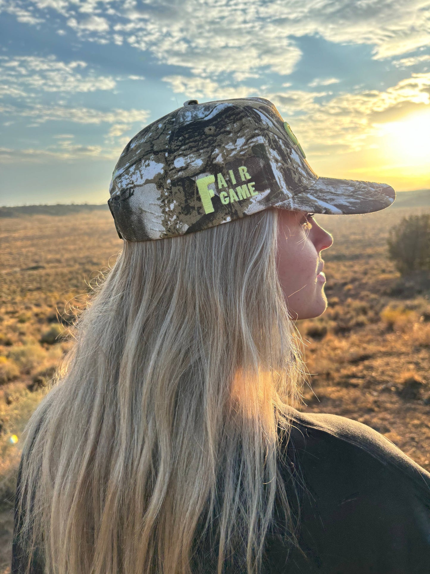 CAMO BOW TRUCKER HAT ( 2 COLORS )