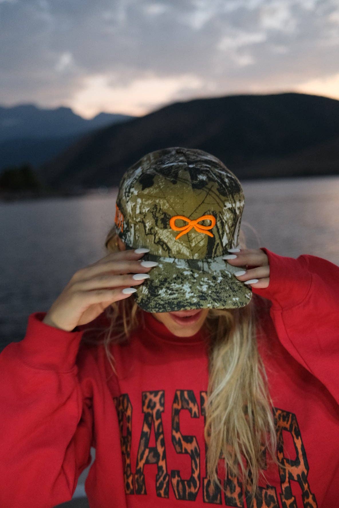 CAMO BOW TRUCKER HAT ( 2 COLORS )