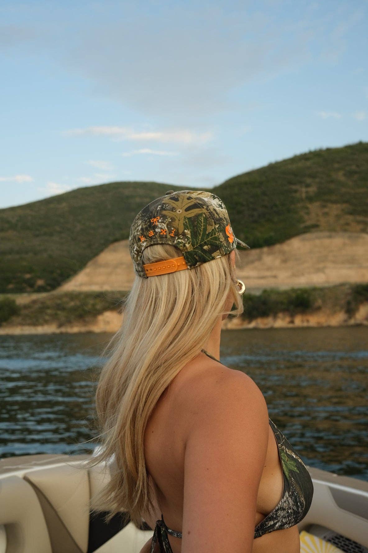 CAMO BOW TRUCKER HAT ( 2 COLORS )
