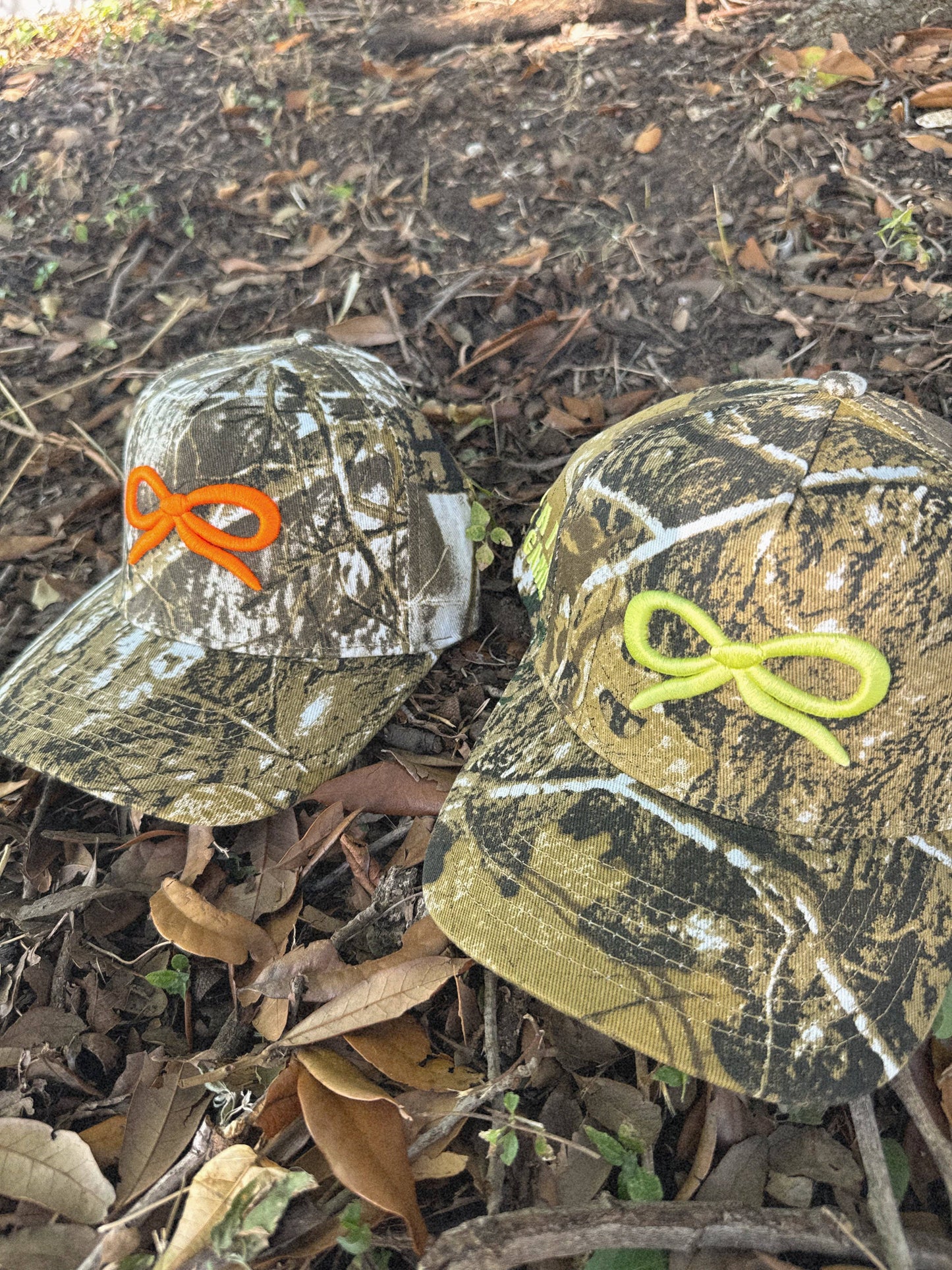 CAMO BOW TRUCKER HAT ( 2 COLORS )