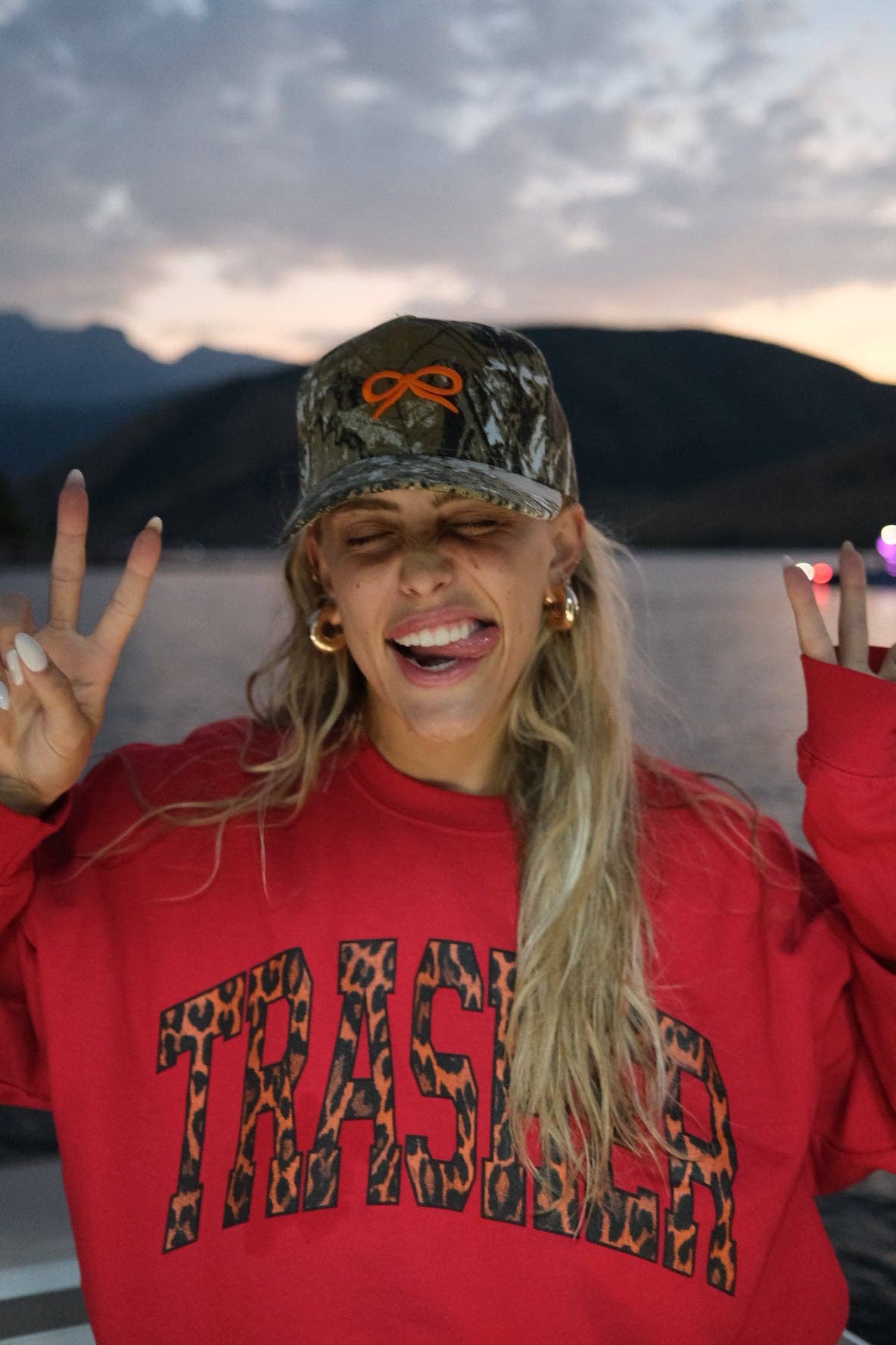 CAMO BOW TRUCKER HAT ( 2 COLORS )