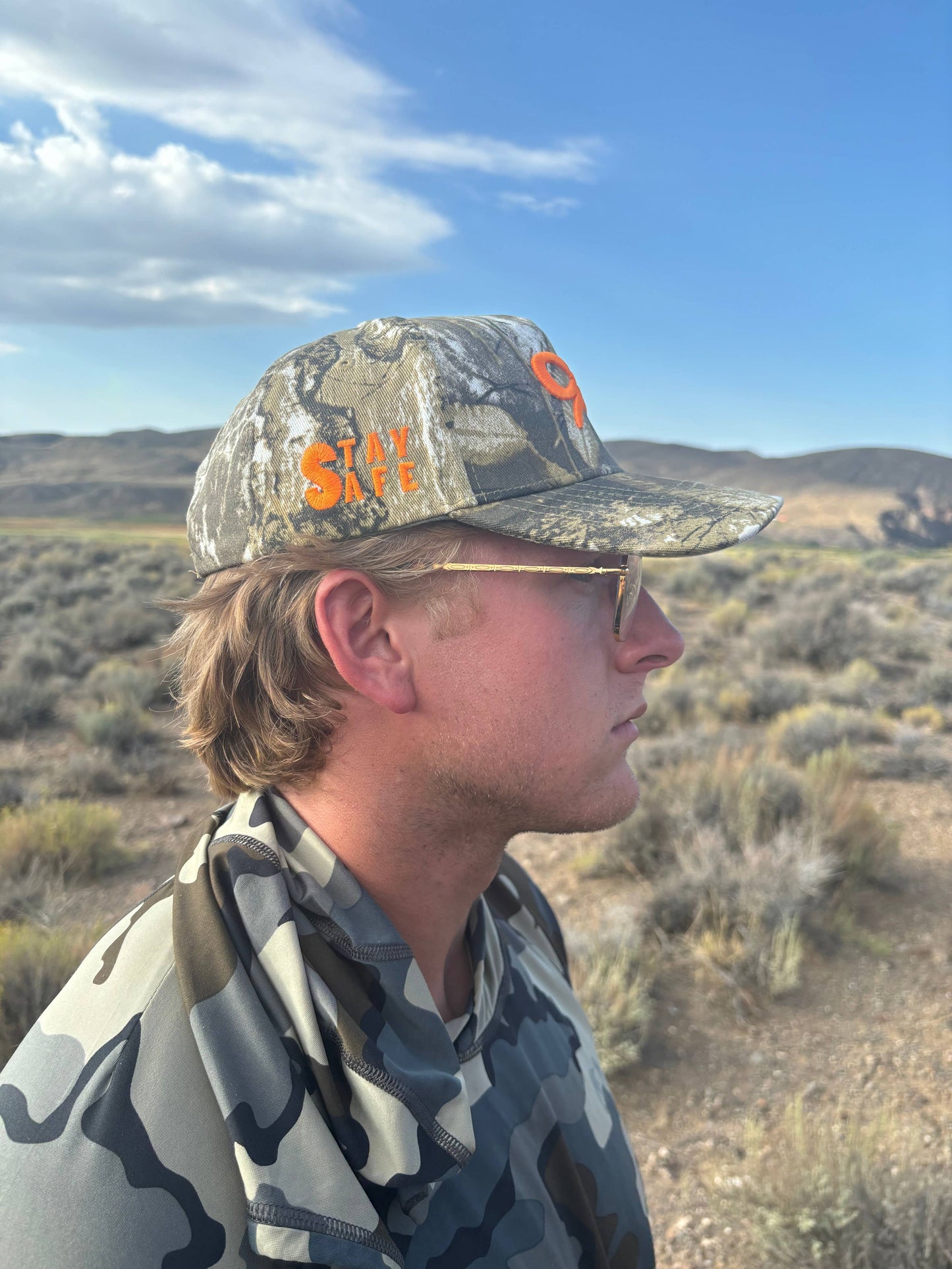 CAMO BOW TRUCKER HAT ( 2 COLORS )