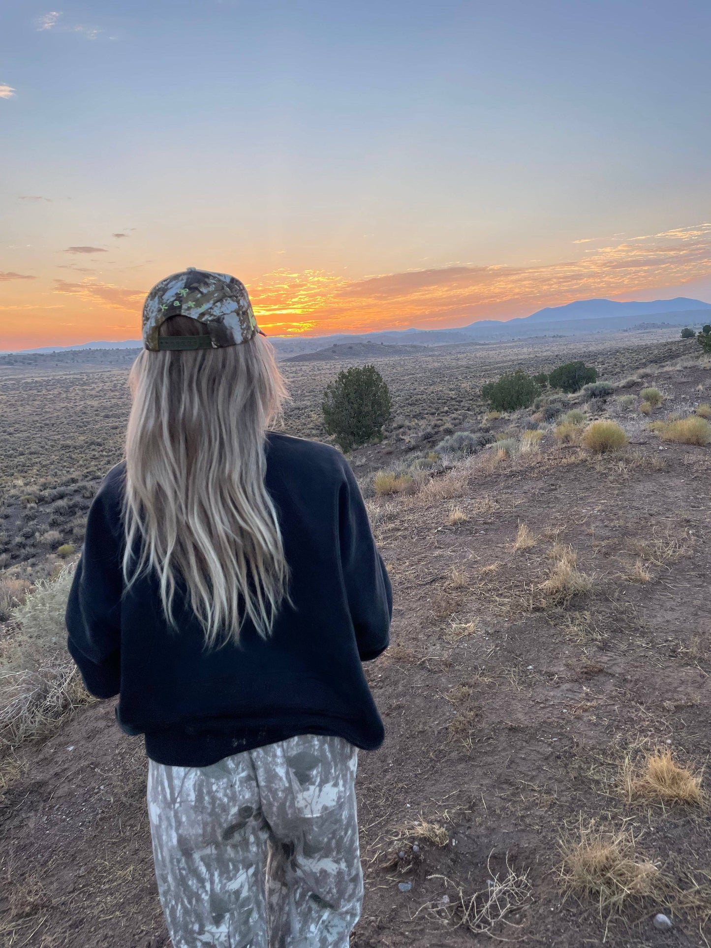CAMO BOW TRUCKER HAT ( 2 COLORS )