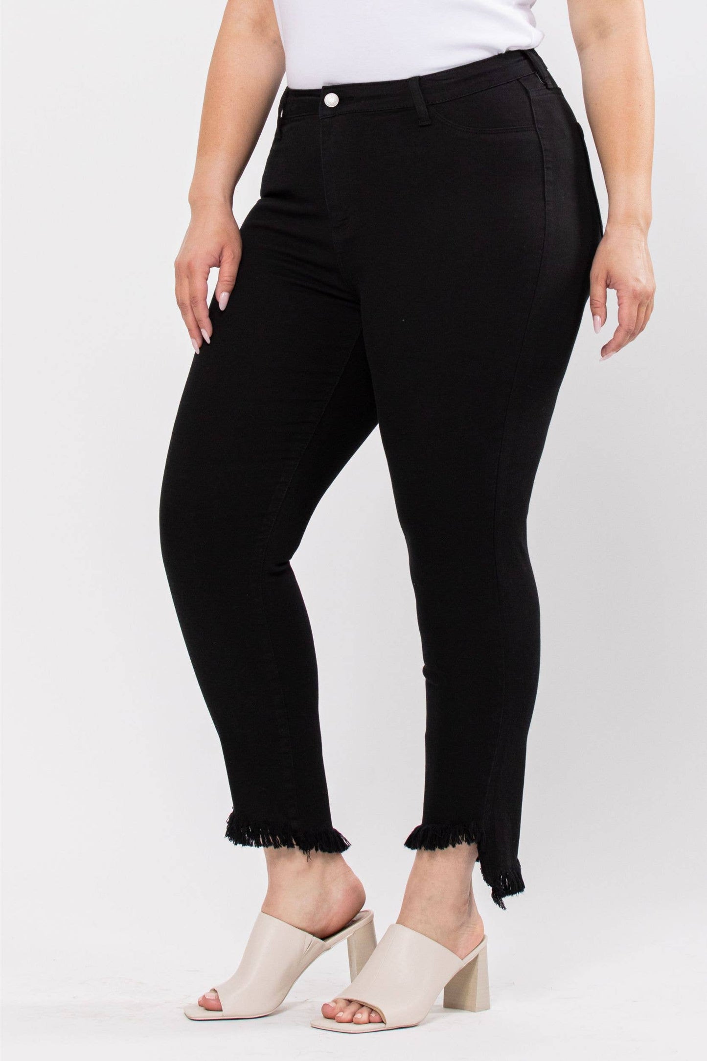 Plus Mid Rise Crop Skinny with Fray Hem Black