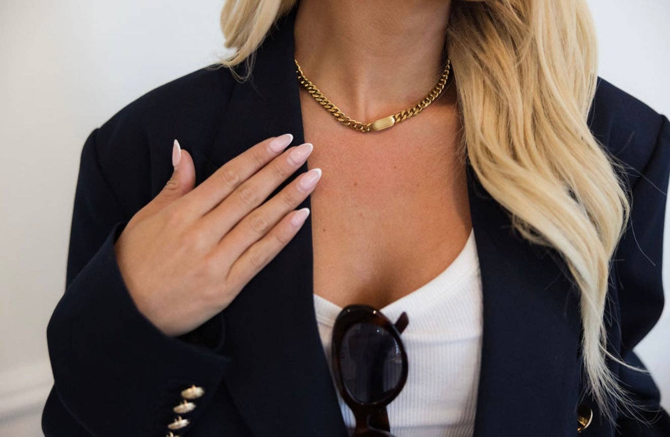 gold pendant necklace