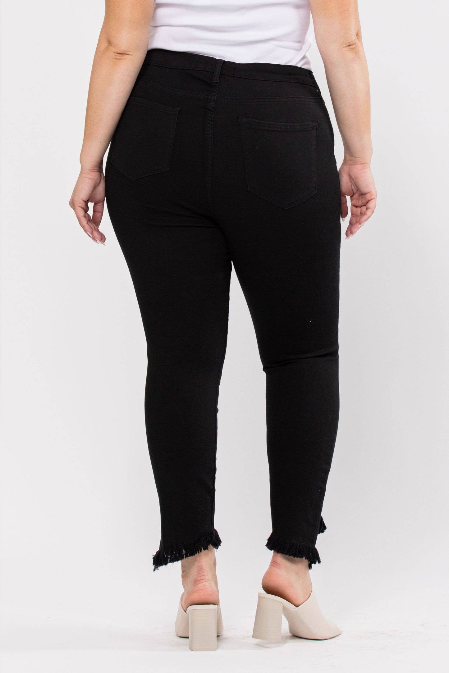 Plus Mid Rise Crop Skinny with Fray Hem Black