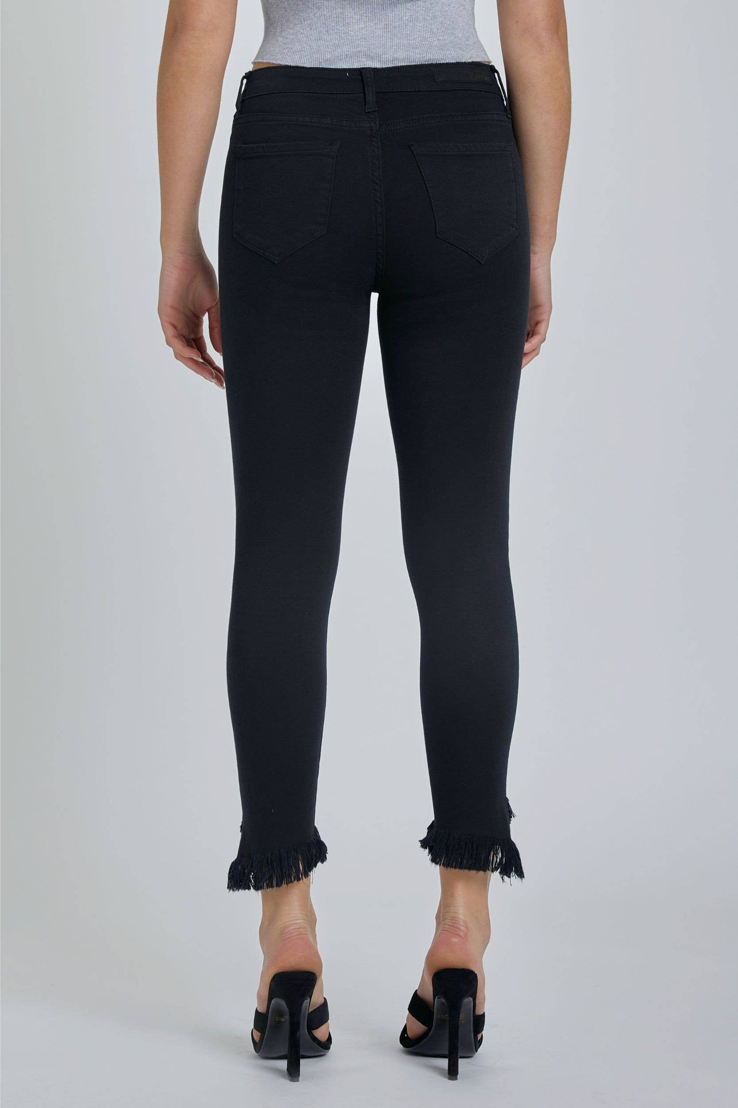 Mid Rise Crop Skinny with Fray Hem Black