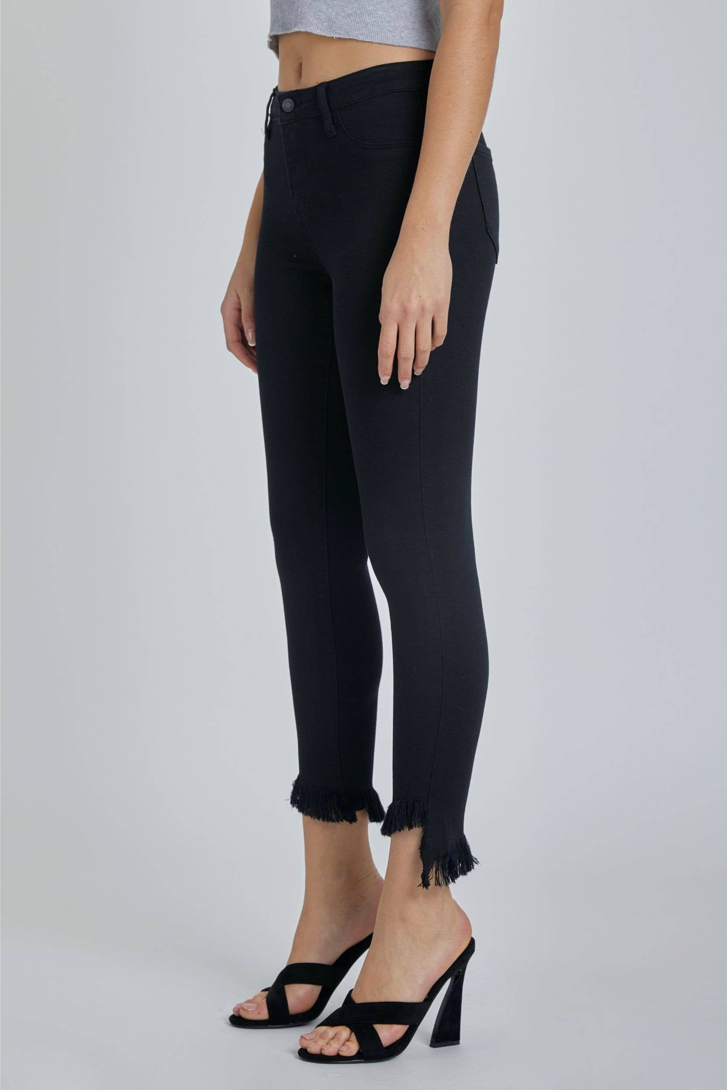 Mid Rise Crop Skinny with Fray Hem Black