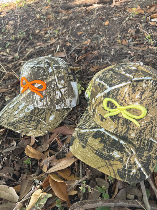 CAMO BOW TRUCKER HAT ( 2 COLORS )