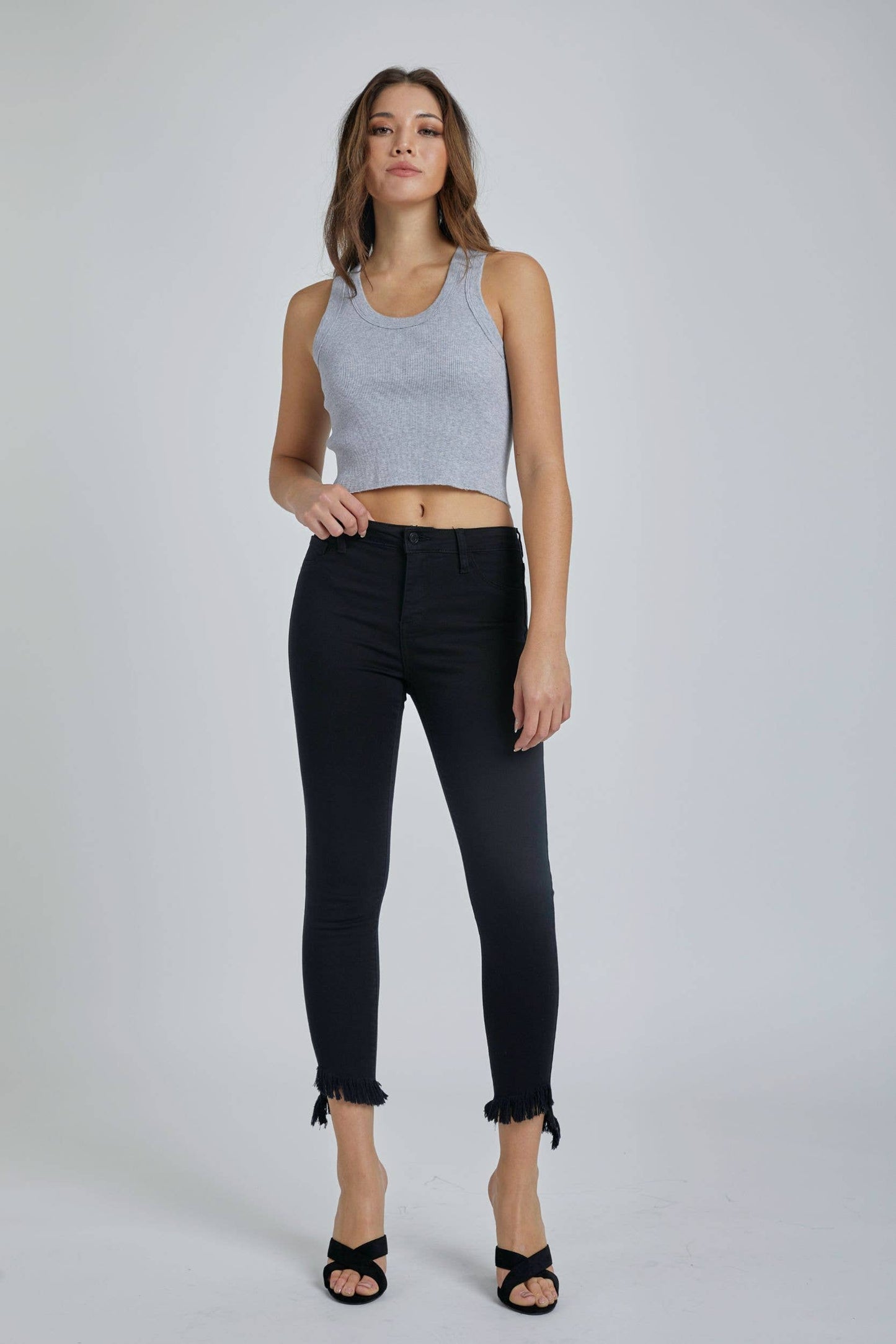 Mid Rise Crop Skinny with Fray Hem Black