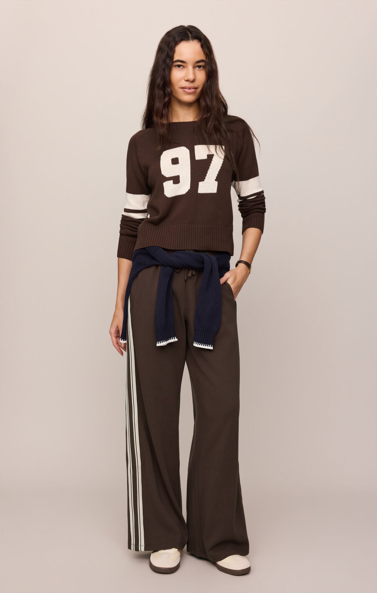 Nineties stand in sweater - Z supply