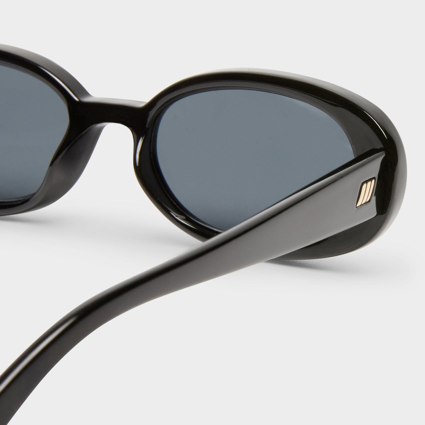 Outta love - Le Specs